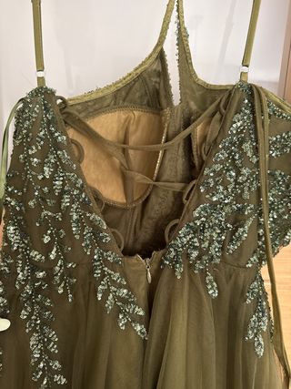 Vestido de fiesta verde con pedrería