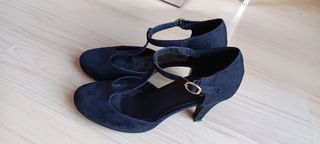 Zapatos de ante negros con tira