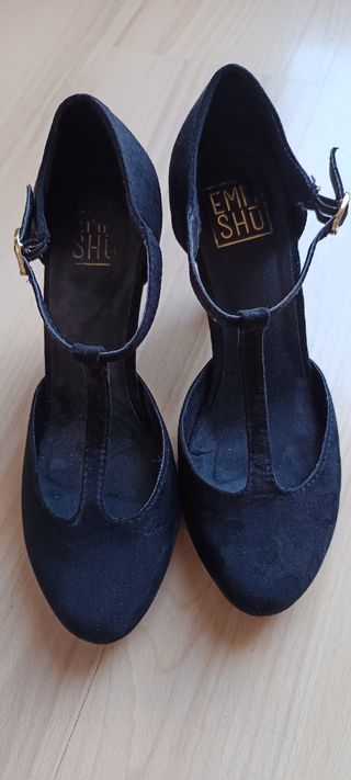 Zapatos de ante negros con tira