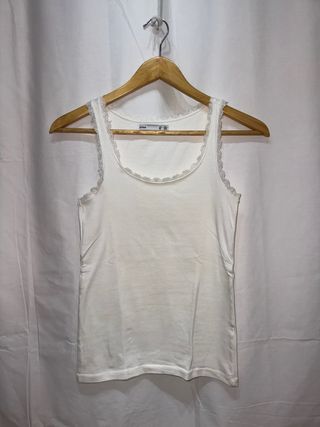 Camiseta blanca con encaje