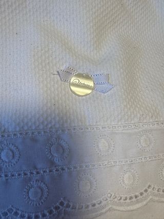 Minicuna de madera con vestidura de Uzturre