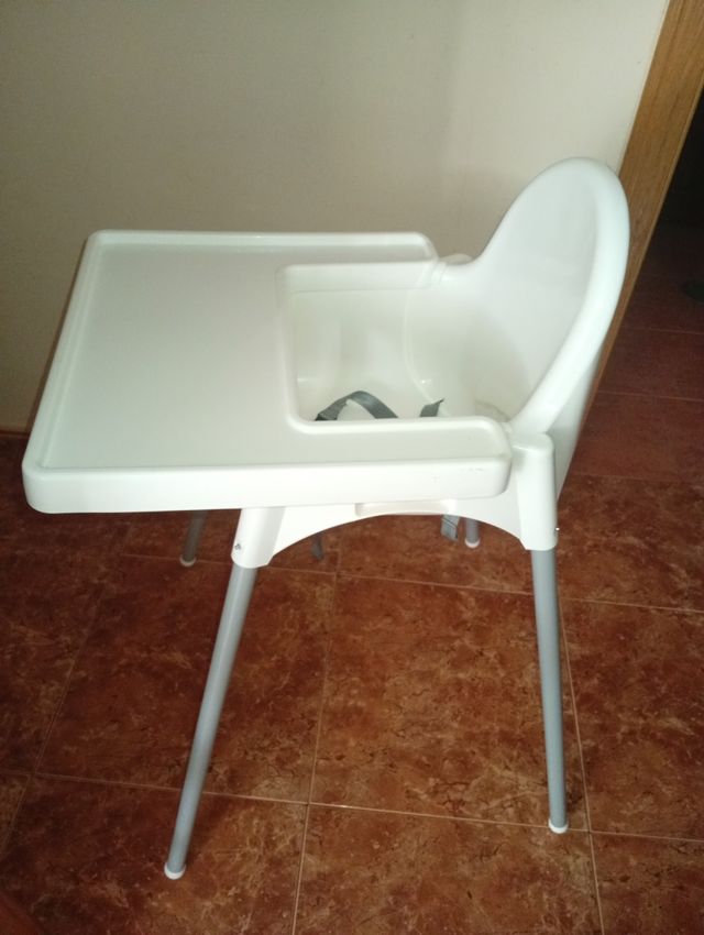 Trona blanca para bebé