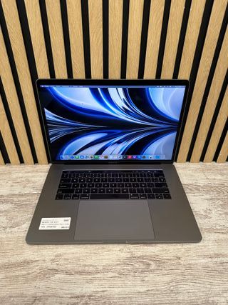 MacBook Pro 15" 2017 i7 16gb 256gb SSD