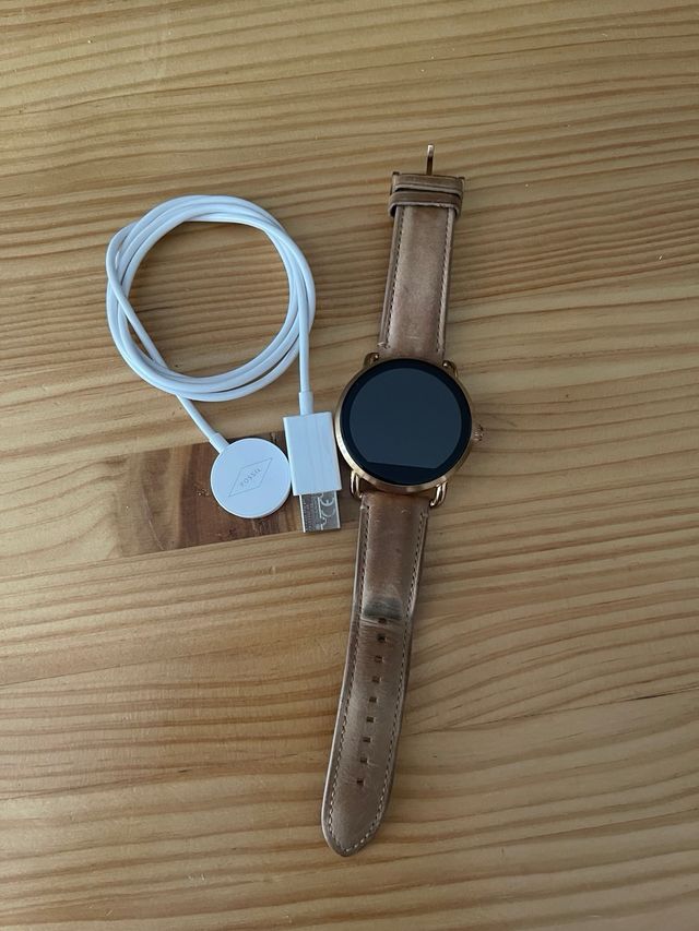 Reloj Fossil Marrón, smartwatch.