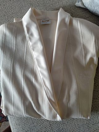 BATA de MUJER BEIGE A EXTRENAR . Talla. M