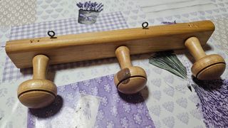 Colgador de pared de madera