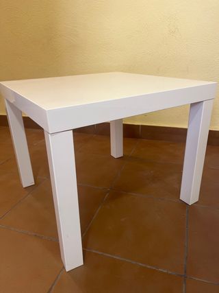 Mesa auxiliar blanca