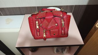 Bolso Rojo Estilo Chaqueta con Tachuelas