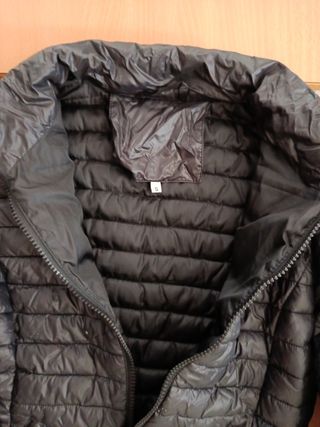 Chaqueta de plumas negra