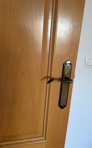 Puertas madera ciega y cristal
