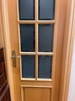 Puertas madera ciega y cristal