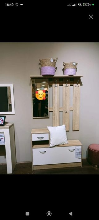 Mueble recibidor con espejo y cesto