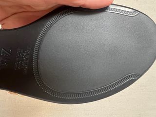 Sandalias Planas Mujer Negro y Dorado