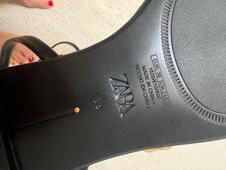 Sandalias Planas Mujer Negro y Dorado