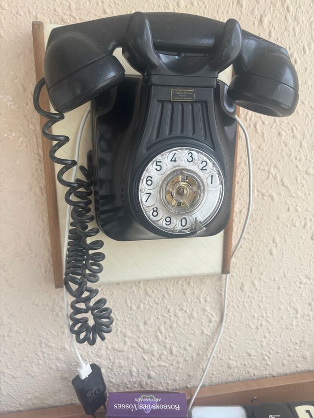 Teléfono antiguo de disco años 60