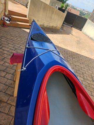 Kayak de fibra ligero Tahe Marine Fit con Timón