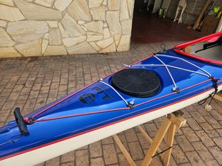 Kayak de fibra ligero Tahe Marine Fit con Timón