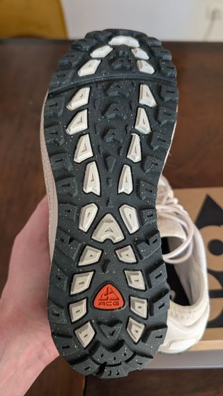 Nike ACG Air Exploraid Talla 38 Beige/Gris