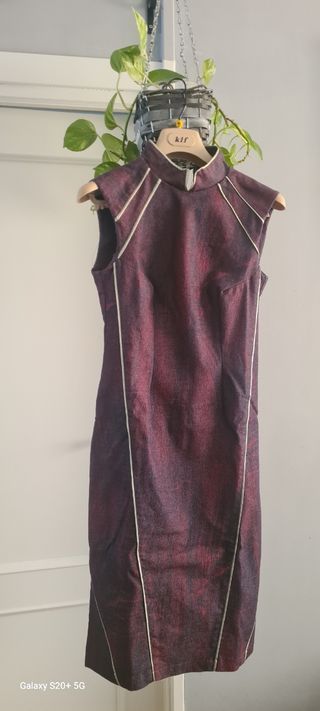 Vestido oriental ajustado morado y rojo