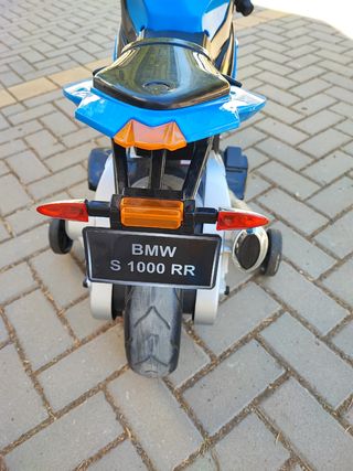 Moto Eléctrica Infantil BMW S1000RR. Seminueva.