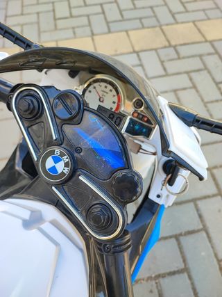 Moto Eléctrica Infantil BMW S1000RR. Seminueva.