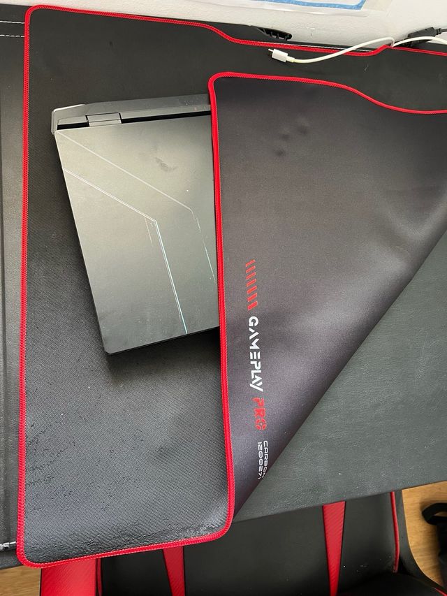 Alfombra Gaming Negra con Borde Verde o Borde rojo