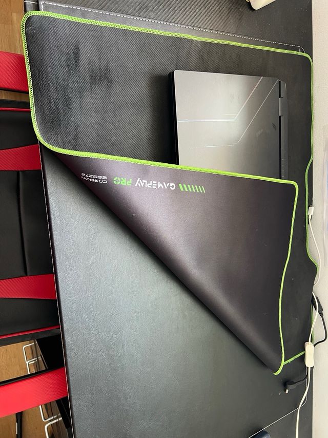 Alfombra Gaming Negra con Borde Verde o Borde rojo