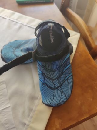 Zapatillas de agua para natación y playa