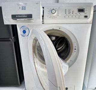 LAVADORA SECADORA ELECTROLUX DE 7 +  5 KILOS 
