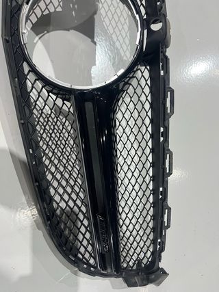 Rejilla Delantera Mercedes Clase C coupe