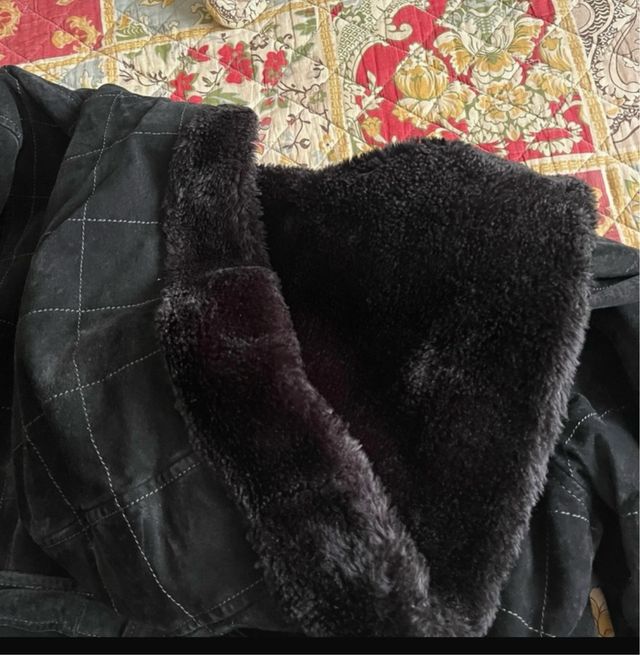 Abrigo piel vuelta con capucha y pelo sintético