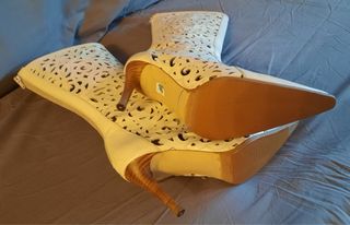 Botines blancos Corte Inglés con corte láser