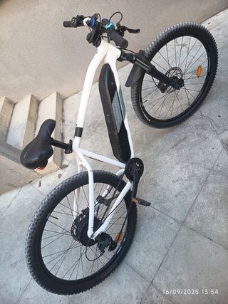 Bicicleta Blanca con Accesorios nuevos