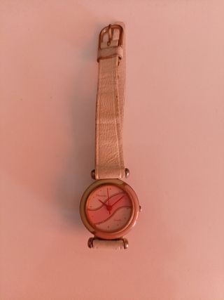 Reloj de mujer dorado y rosa
