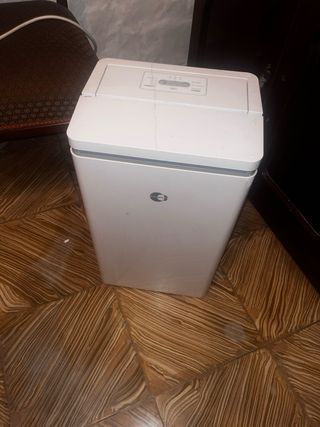 Deshumidificador blanco
