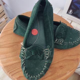 Merceditas verdes de ante. Talla poco