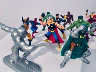 Figuras PVC Superhéroes Vengadores Doomsday