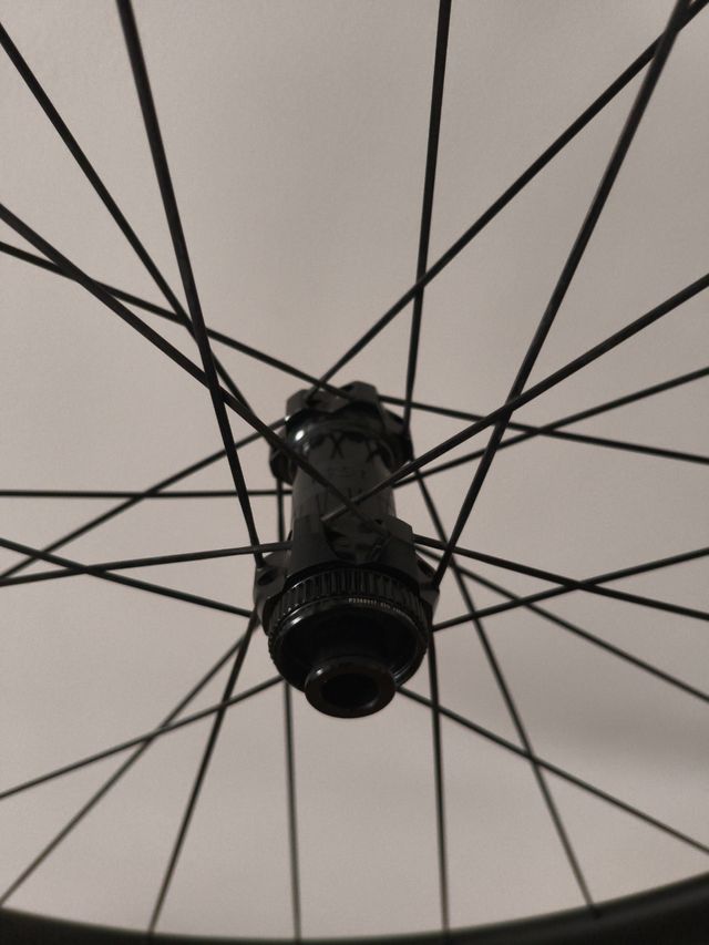 Rueda Delantera Bontrager Aeolus Pro-37