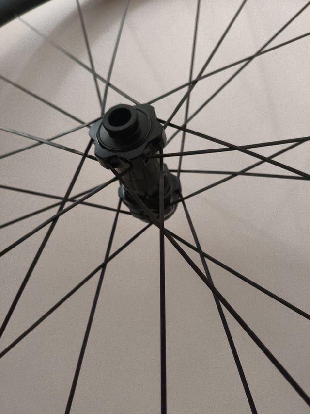Rueda Delantera Bontrager Aeolus Pro-37