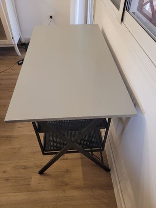 Mesa de escritorio moderna