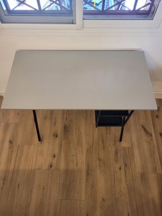 Mesa de escritorio moderna