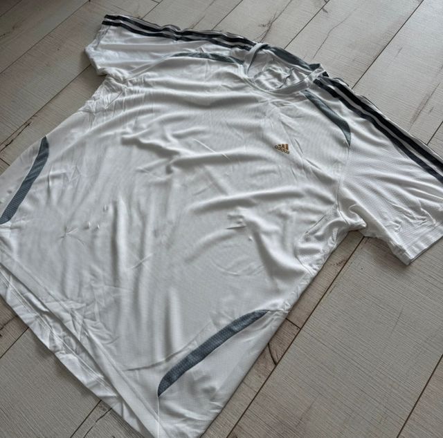 Camiseta técnic Adidas blanca y plateada Climacool