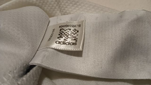 Camiseta técnic Adidas blanca y plateada Climacool