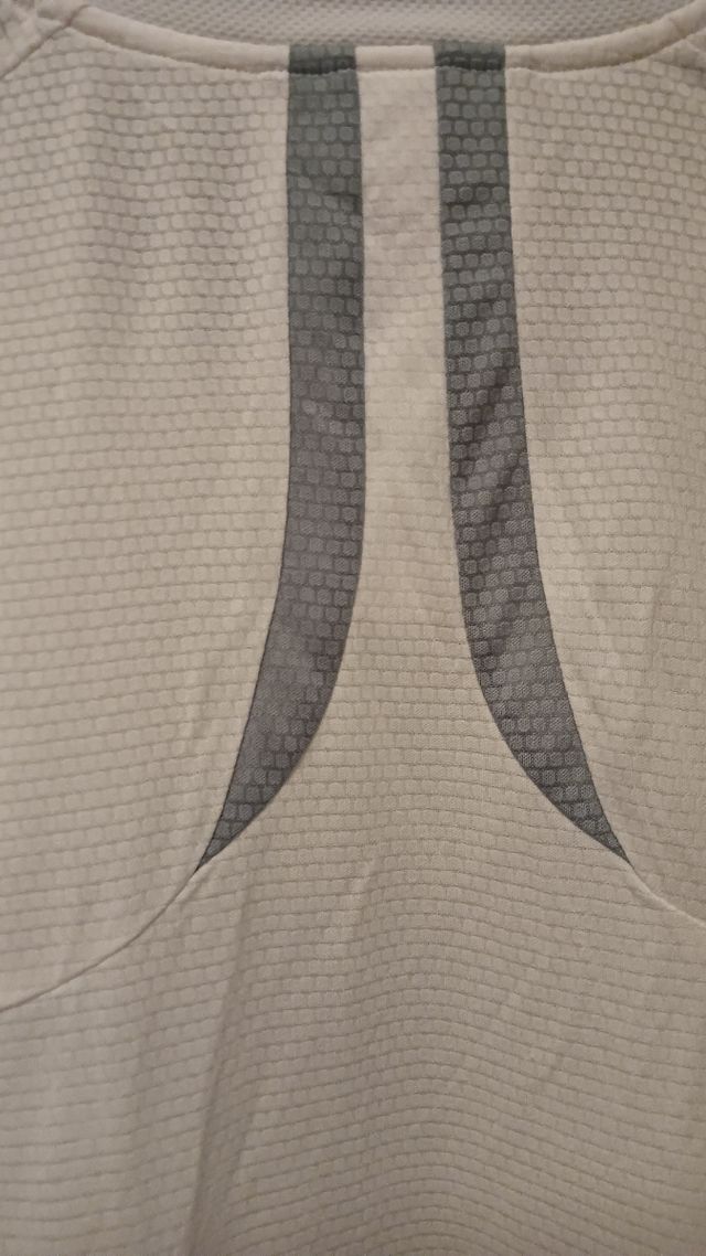 Camiseta técnic Adidas blanca y plateada Climacool