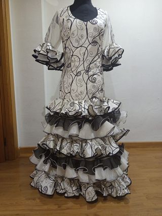 Vestido Flamenca Negro y Blanco