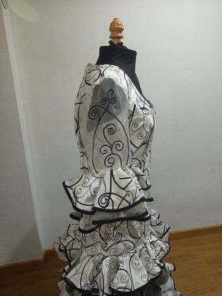 Vestido Flamenca Negro y Blanco