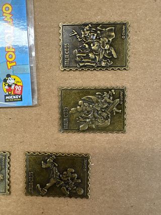 Francobolli Topolino metallo 90 anni