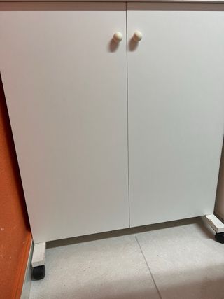 mobiliario de estética en blanco, desde 30€