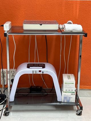 mobiliario de estética en blanco, desde 30€