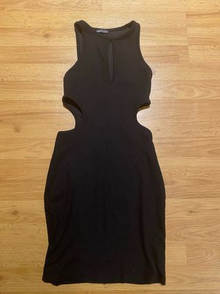 Vestido Bershka negro con aberturas